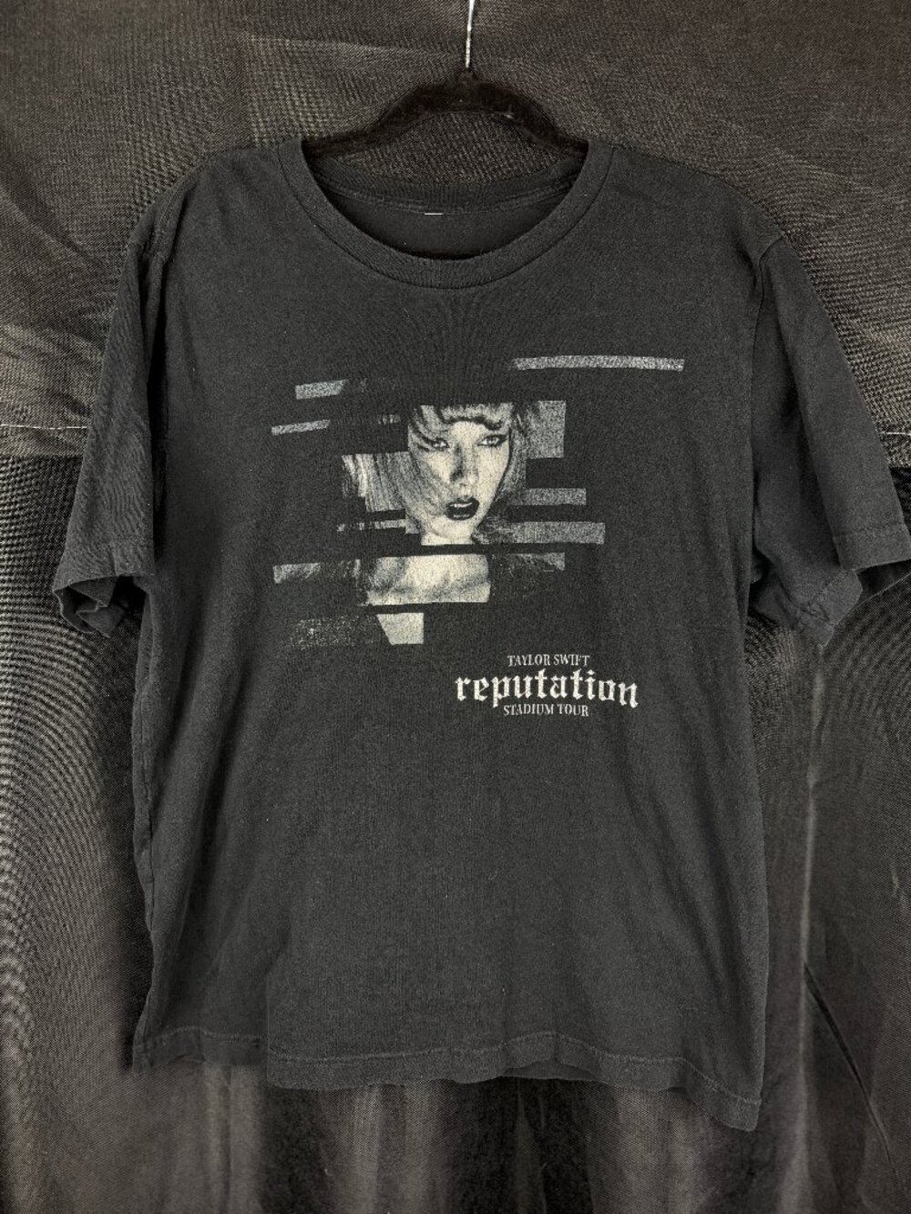 Taylor Swift Reputation Stadium Tour T-Shirt (Size NO TAG M/L)